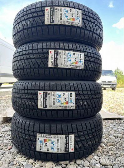 Kumho WinterCraft WS71 235/50 R20 и 255/45 R20 105V