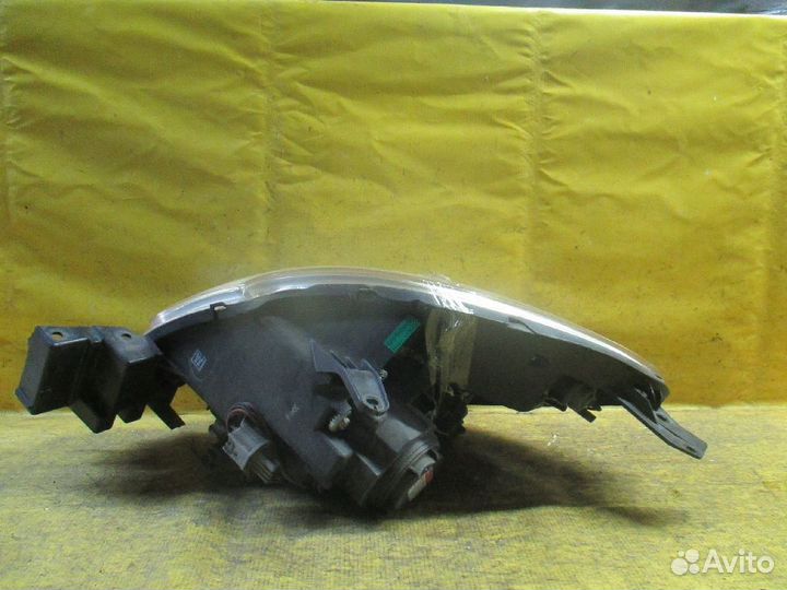 Фара правая Mazda Verisa DC5W