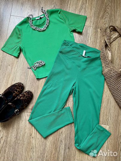 Комплект спортивный топ и легинсы размер М