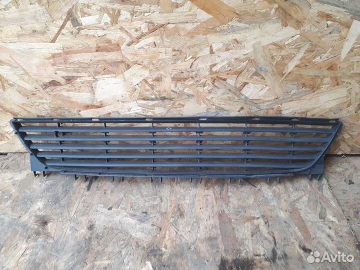 Решетка в бампер центральная Opel Vectra C 2002-2