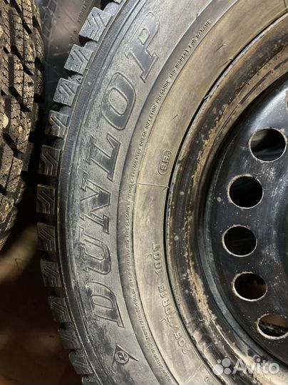 Dunlop SP Winter Ice 01 205/70 R15