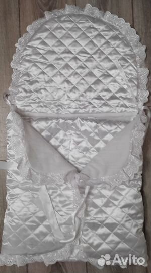 Красивый конверт из белоснежного стеган атласа