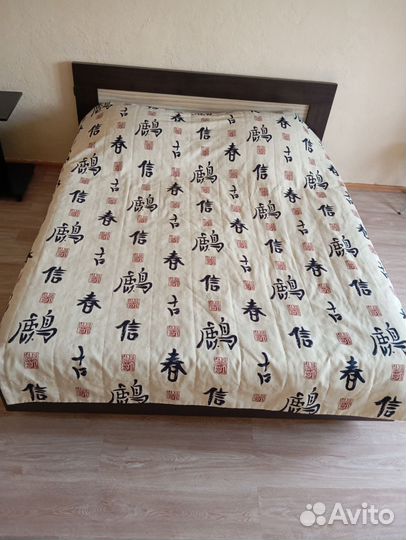 Кровать двухспальная с матрасом 160/200