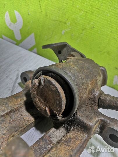 Суппорт задний левый Фольксваген Гольф 3 Венто