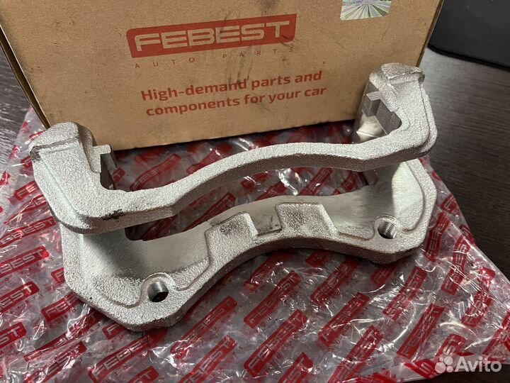 Скоба тормозного суппорта Mitsubishi