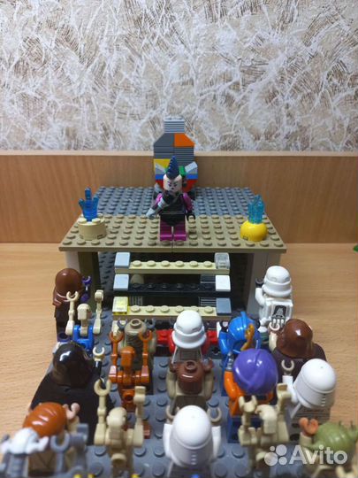 Lego минифигурка реперша с микрофоном