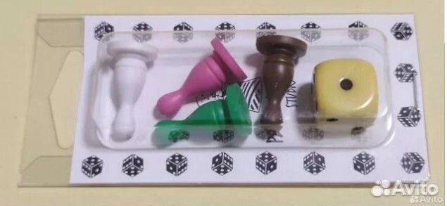 Набор 8 фишек 2.5х1.5х1.5 см, 2 кубика 1.5х1.5 см