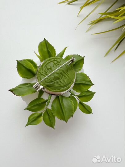 Брошь 