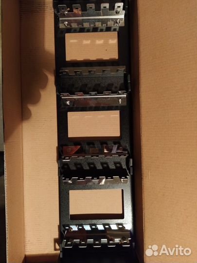 Держатель плинтов Krona