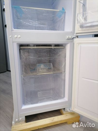 Холодильник Бирюса новый средний