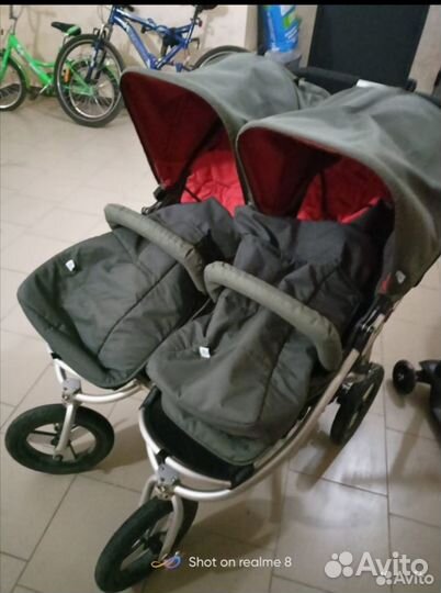 Коляска для двойни bumbleride