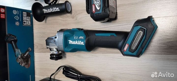 Топовая бесщеточная ушм makita GA005GZ (40V)