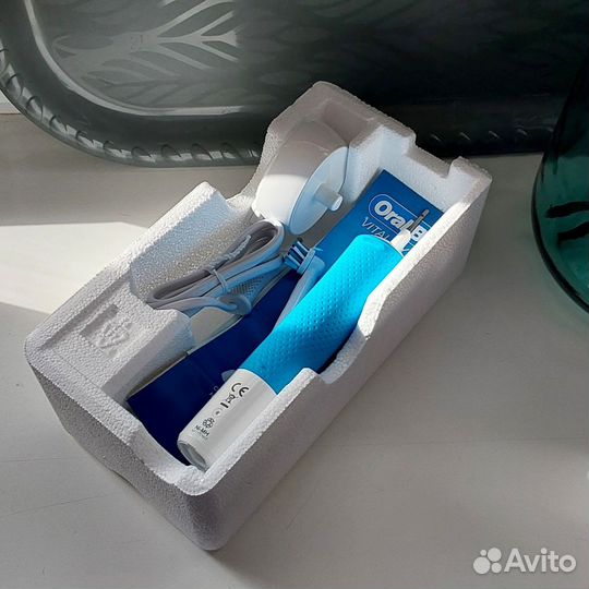 Электрическая зубная щётка Oral-B Vitality 100