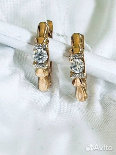 Серьги с синтетическим камнем Золото