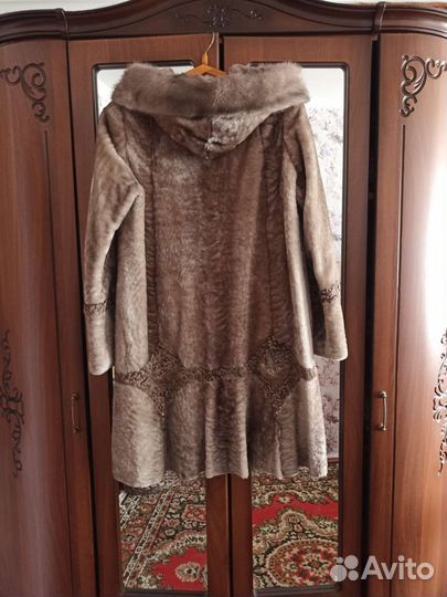 Шуба мутоновая(практически новая)