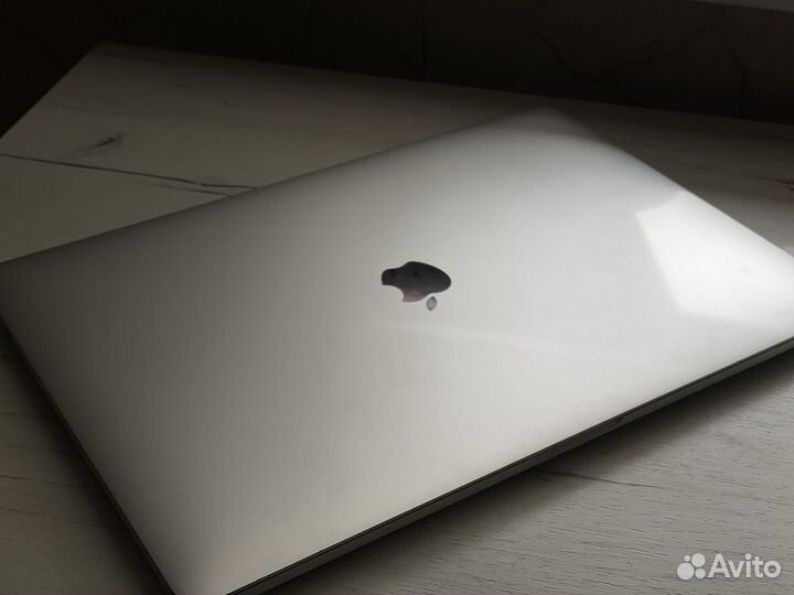 Macbook pro 15 2017 i7 16gb