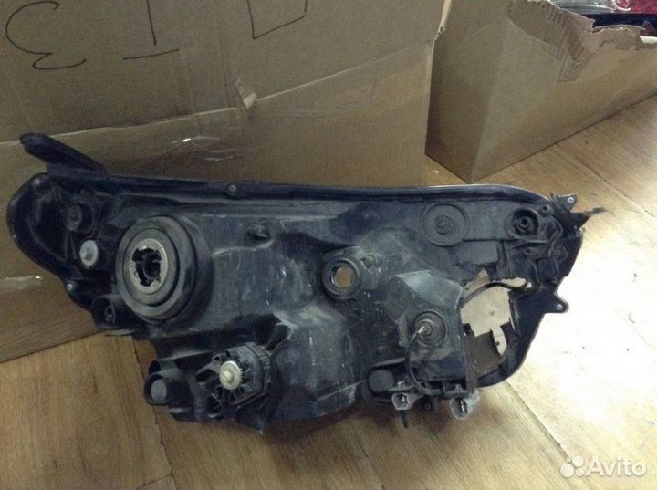 Фара левая Toyota Rav4