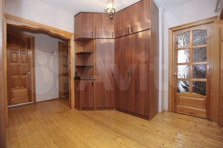 3-к. квартира, 64 м², 1/10 эт.