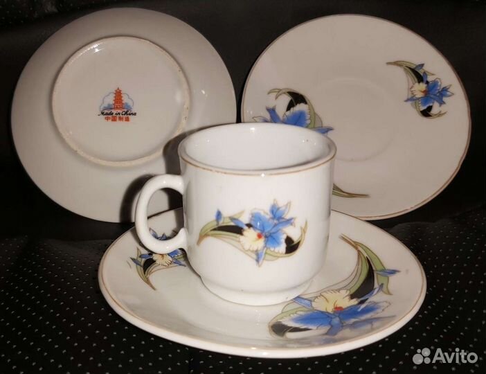 Кофейная кружечка и 3 тарелки (неполный сервиз)