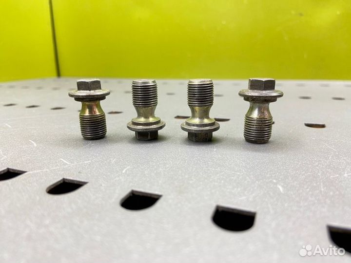 Болты карбюратора Mercedes-Benz 190E W201 M102 2.0
