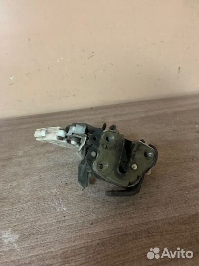 Замок задний правый Primera P10E