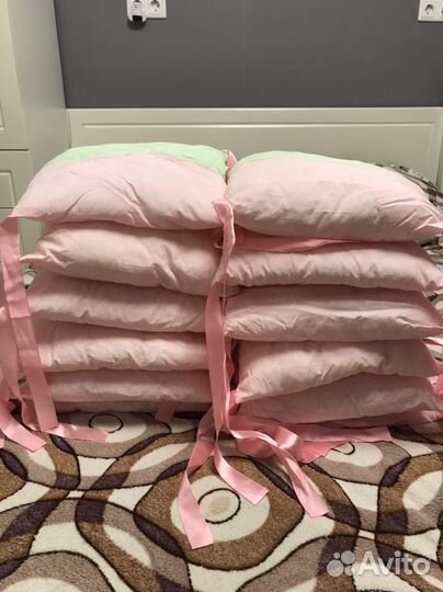 Кокон и 12 подушек