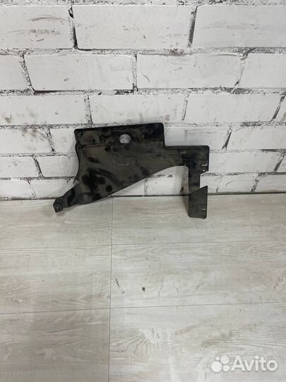 Защита днища кузова левая Bmw F20