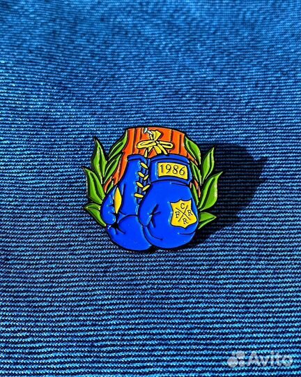 Значок боксерские перчатки