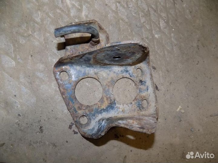 Кронштейн задней балки Octavia 1997-2000