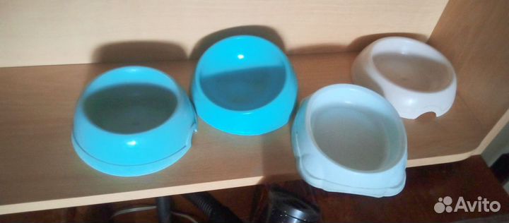 Лотки,миски и корректор поведения для кошек