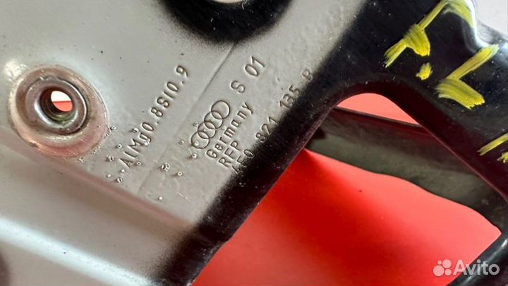 Кронштейн Крепления крыла передний левый Audi A6