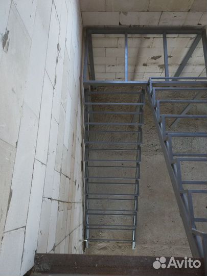 Лестница для дома с забежными ступенями