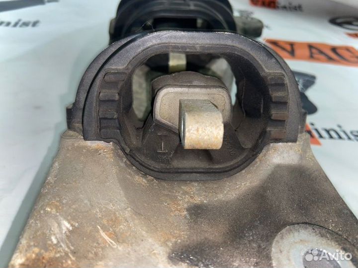 Кронштейн трансмиссии Bmw F10 3.0 2011