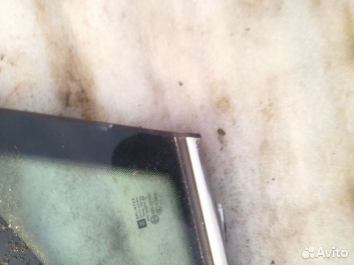 Форточка левая Opel Zafira B хромированный профиль