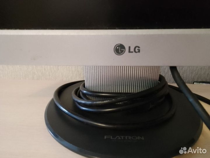 Монитор для компьютера.LG Flatron L 1530S