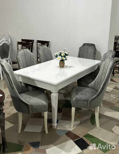 Столы и стулья