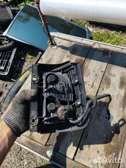 Стоп-сигнал задний левый Nissan Elgrand AVE50