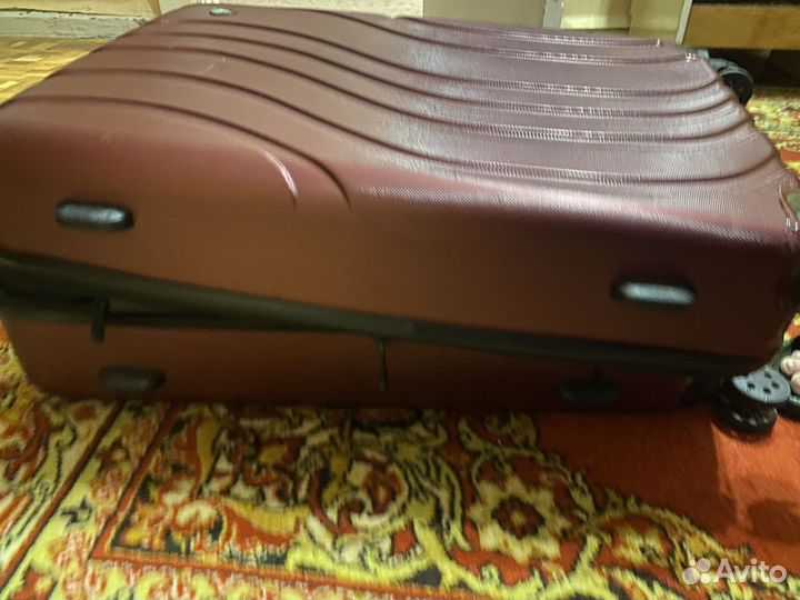 Продам чемодан