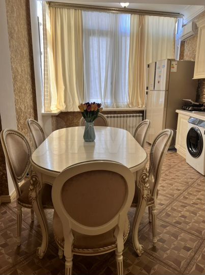 2-к. квартира, 80 м², 4/10 эт.