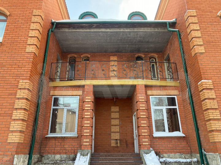 Коттедж 901 м² на участке 32 сот.