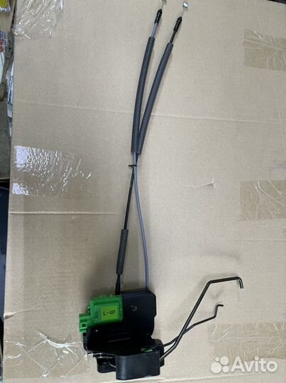 Замок передней левой двери hundai