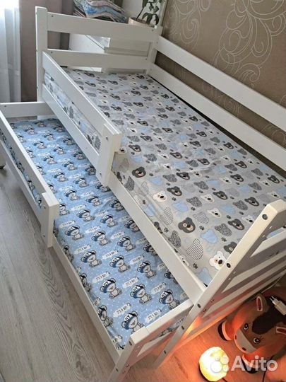 Детская двухъярусная выкатная кровать в белом цвет