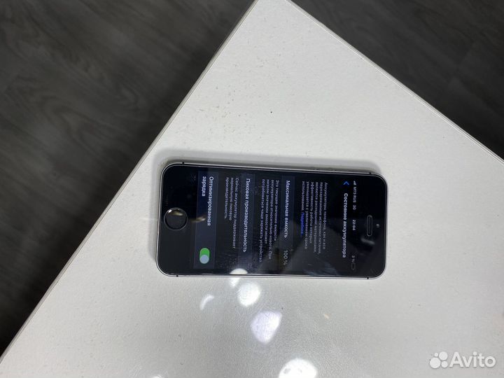 Телефон iPhone se 2016