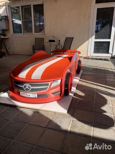 Детская кровать машинка