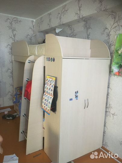 Двухъярусная кровать