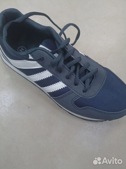 Кроссовки новые 38