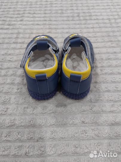 Сандалии для мальчика 21,23
