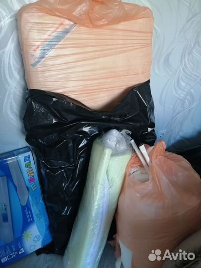 Детская кроватка с маятником и комодом