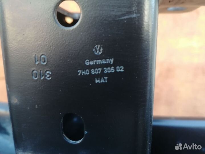 Усилитель заднего бампера Т 5