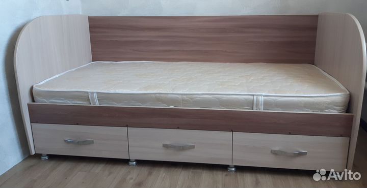 Кровать